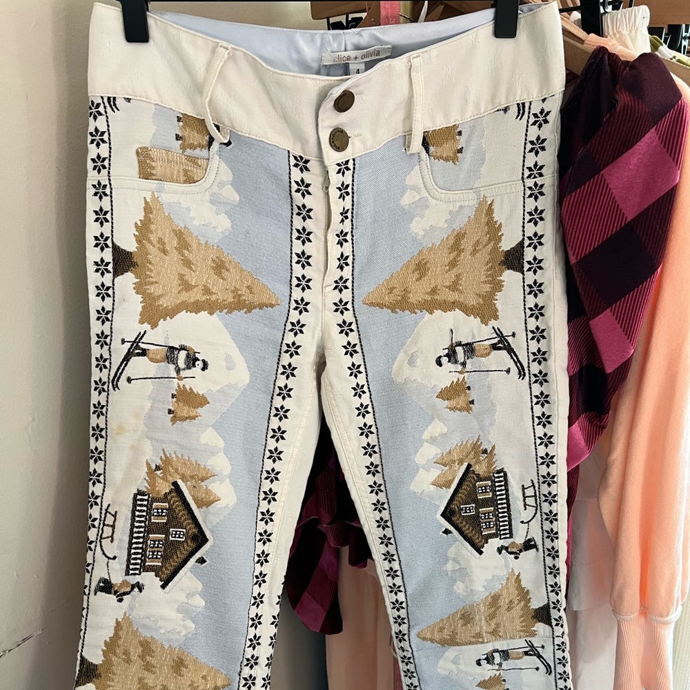 Alice+Olivia White Ski Season Embroided Low Rise Boot Cut Jeans ❄️🏂 - Picture 4 of 4